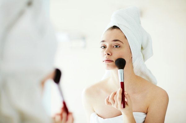 Comment choisir des produits de maquillage bio pour une routine beauté naturelle ?
